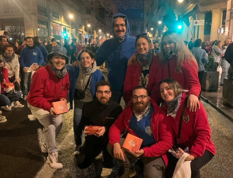 ja estem en falles    ahir vam passar un dia en gran per a donar li la benvinguda a les falles 2025  al mati macrodesperta  partit de futbol i recarrega de piles amb un cinque i tapa. per a menjar unes paelles   2 
