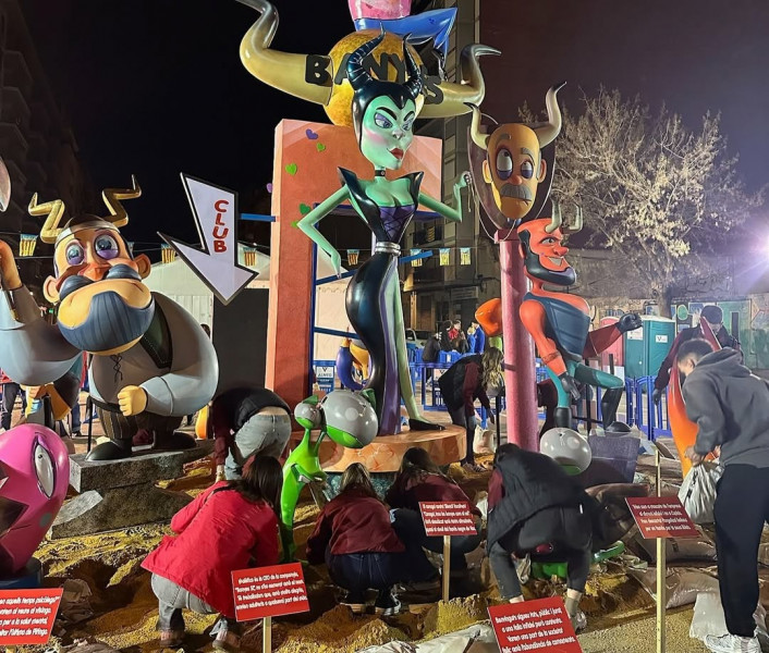 dissabte 15 de marcplanta de la nostra falla gran   societat contenta per abuncancia de cornamen  2   maximo ancho 2400 maxima altura 1800 