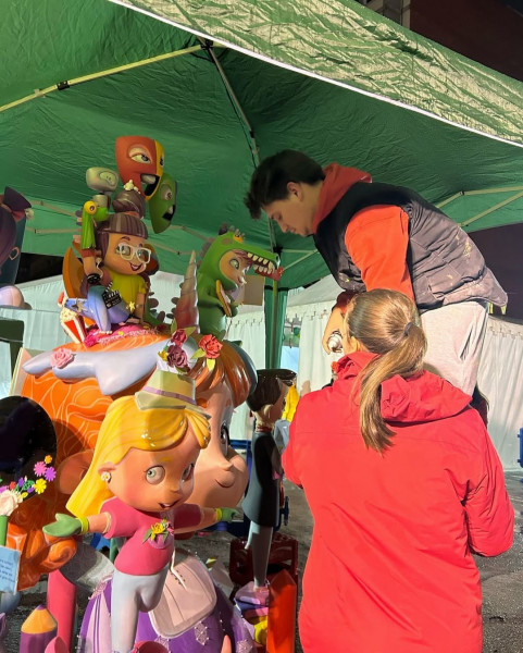 divendres 14 de marcplanta de la nostra falla infantil  supernova  de l artista ruben canet.a la  1   maximo ancho 2400 maxima altura 1800 