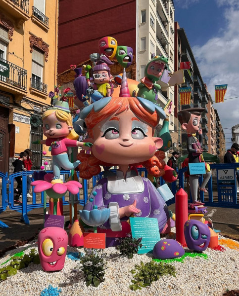 divendres 14 de marcplanta de la nostra falla infantil  supernova  de l artista ruben canet.a la  4   maximo ancho 2400 maxima altura 1800 