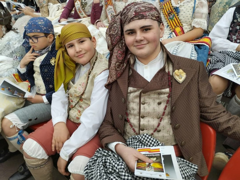 homenatge forces armades  hui els nostres representants gara i pablo han assistit a l homenatge  4   maximo ancho 2400 maxima altura 1800 