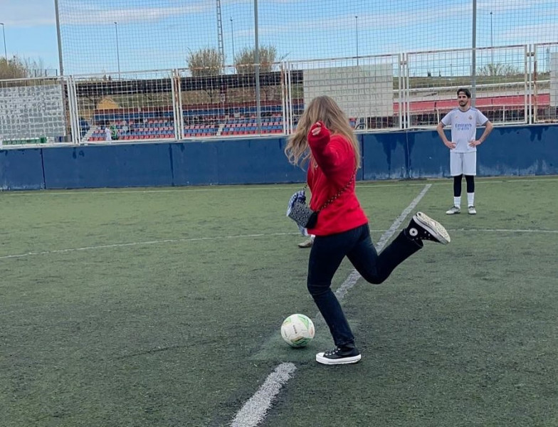 ja estem en falles      ahir vam passar un dia en gran per a donar li la benvinguda a les fall  3 