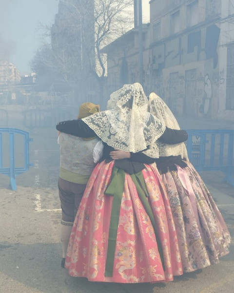 19 de marcal mati gaudim de l ultima desperta de les falles i recarreguem piles amb una xolocata  2   maximo ancho 2400 maxima altura 1800 