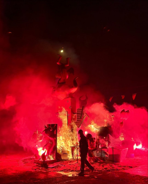 19 de marcal mati gaudim de l ultima desperta de les falles i recarreguem piles amb una xolocata  5   maximo ancho 2400 maxima altura 1800 