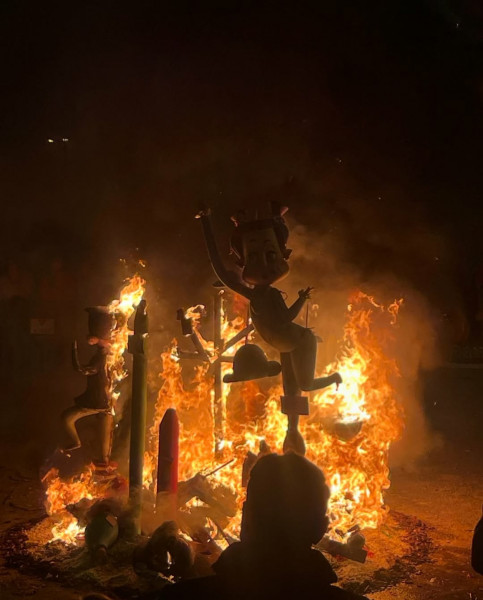 19 de marcal mati gaudim de l ultima desperta de les falles i recarreguem piles amb una xolocata  7   maximo ancho 2400 maxima altura 1800 