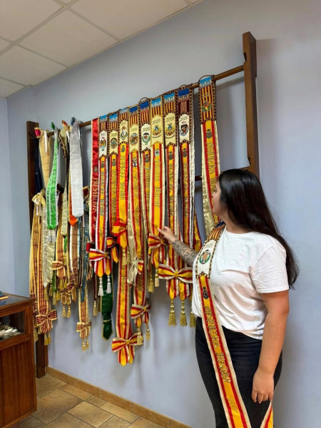 hui la nostra fallera major alba   ha triat la banda que portara durant tot el seu any amb gran   3 