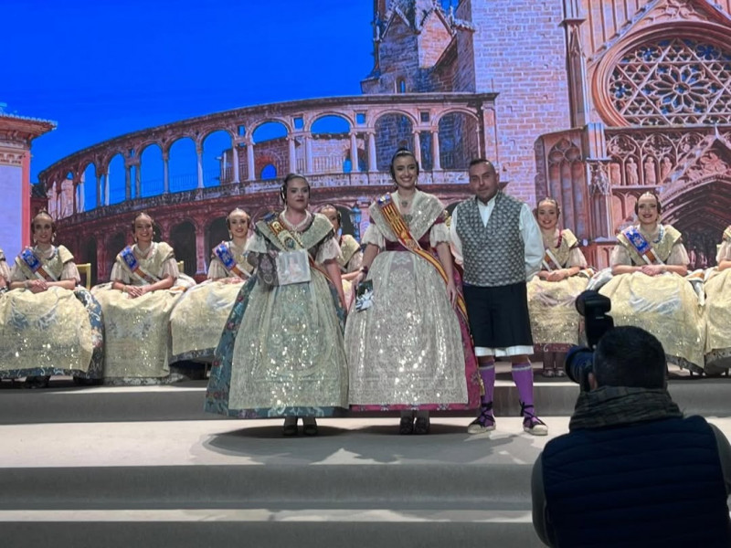 intercanvi de fotos amb la fmv i imposicio de brillants dissabte passat els nostres representant  1 