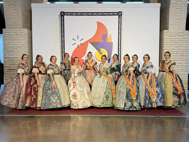 intercanvi de fotos amb la fmv i imposicio de brillants dissabte passat els nostres representant  4 